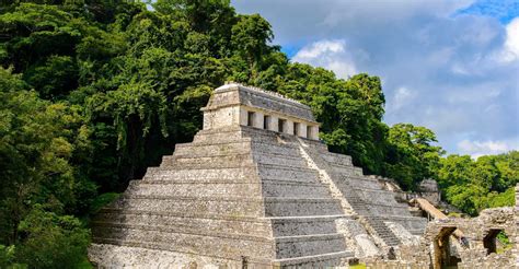 エル・イグアカルの滝：古代マヤ文明の神秘と壮大な自然美！