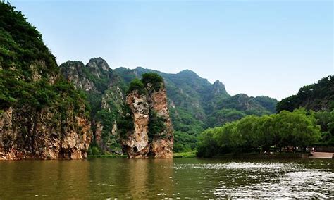 九連山！中国遼寧省の壮大な自然景観と歴史が織りなす秘境へようこそ！