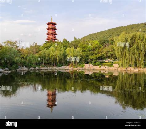  雲龍山！壮大な景色と神秘的な寺院が織りなす歴史の物語！